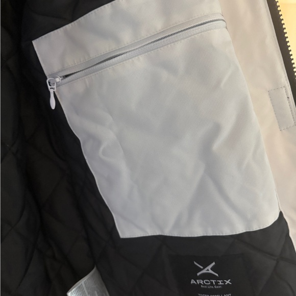 Arctix Black and White Ski Jacket - Picture 1 of 15